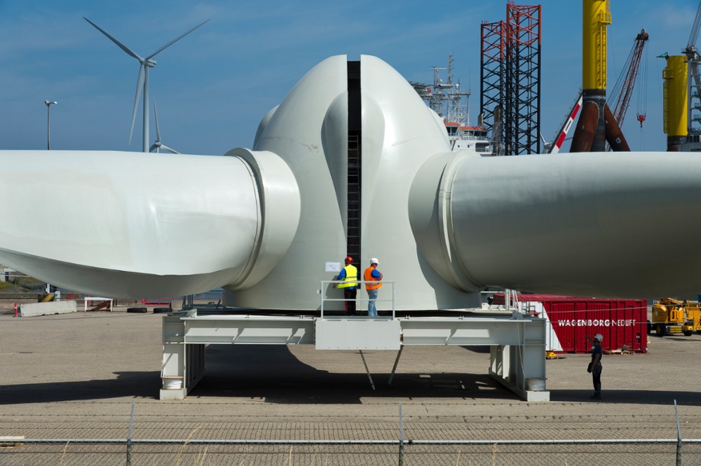 De kop van een windturbine in Eemshaven.